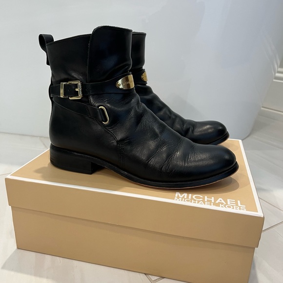 Michael Kors Leather Arley Ankle Boot in Black - Picture 7 of 8